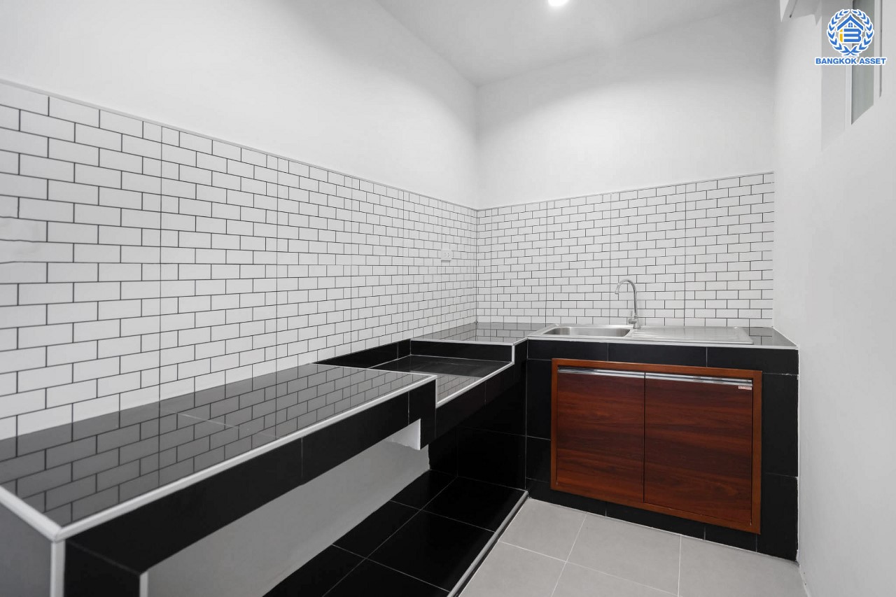 บ้านมือสองตกแต่งใหม่ ม.พฤกษาทาวน์ ติดถนนราชพฤกษ์ ทาวน์เฮ้าส์พร้อมอยู่! เนื้อที่ 17.5 ตร.ว. ฟังก์ชัน 3 ห้องนอน 2 ห้องน้ำ เดินทางสะดวกบนทำเลศักยภาพ ใกล้วงเวียนพระราม5 เชื่อมต่อทั้งถ.นครอินทร์ ,ราชพฤกษ์ ,และกาญจนาภิเษก และรถไฟฟ้า "สถานีบางรักใหญ่"